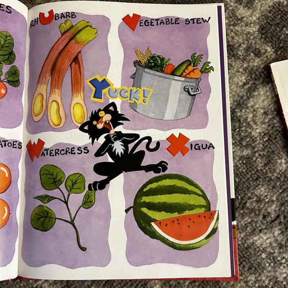 Two Books Dog & Cat Themes - Picture 3 of 7